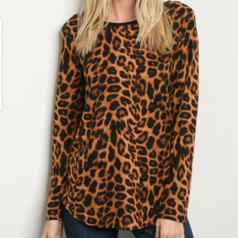CASUAL DOLLZ Leopard Print Top - Picture 3 of 4